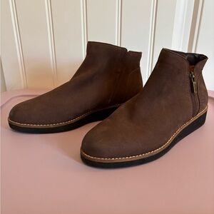 NWT Leather Softwalk Wesley Boot, Dark Brown Nubuck, Size 9